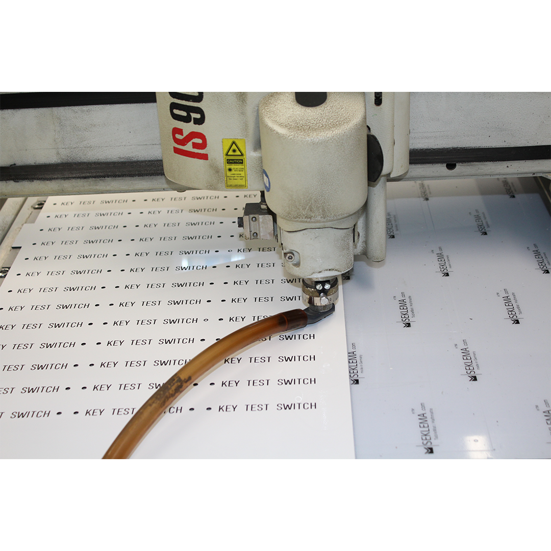 image of panel tags engraving on the IS900